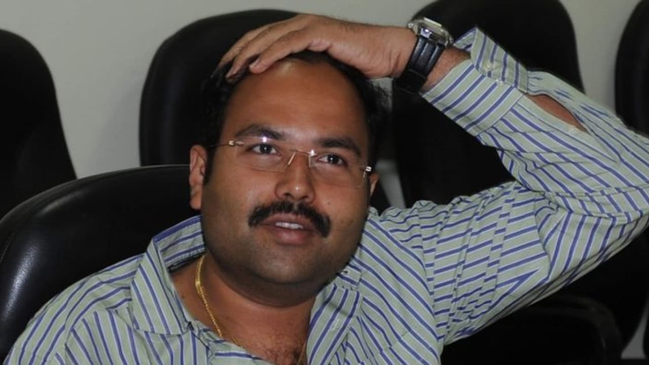 JD(S) leader Anand Asnotikar caught with gun at Bengaluru Airport JD(S) leader Anand Asnotikar caught with gun at Bengaluru Airport