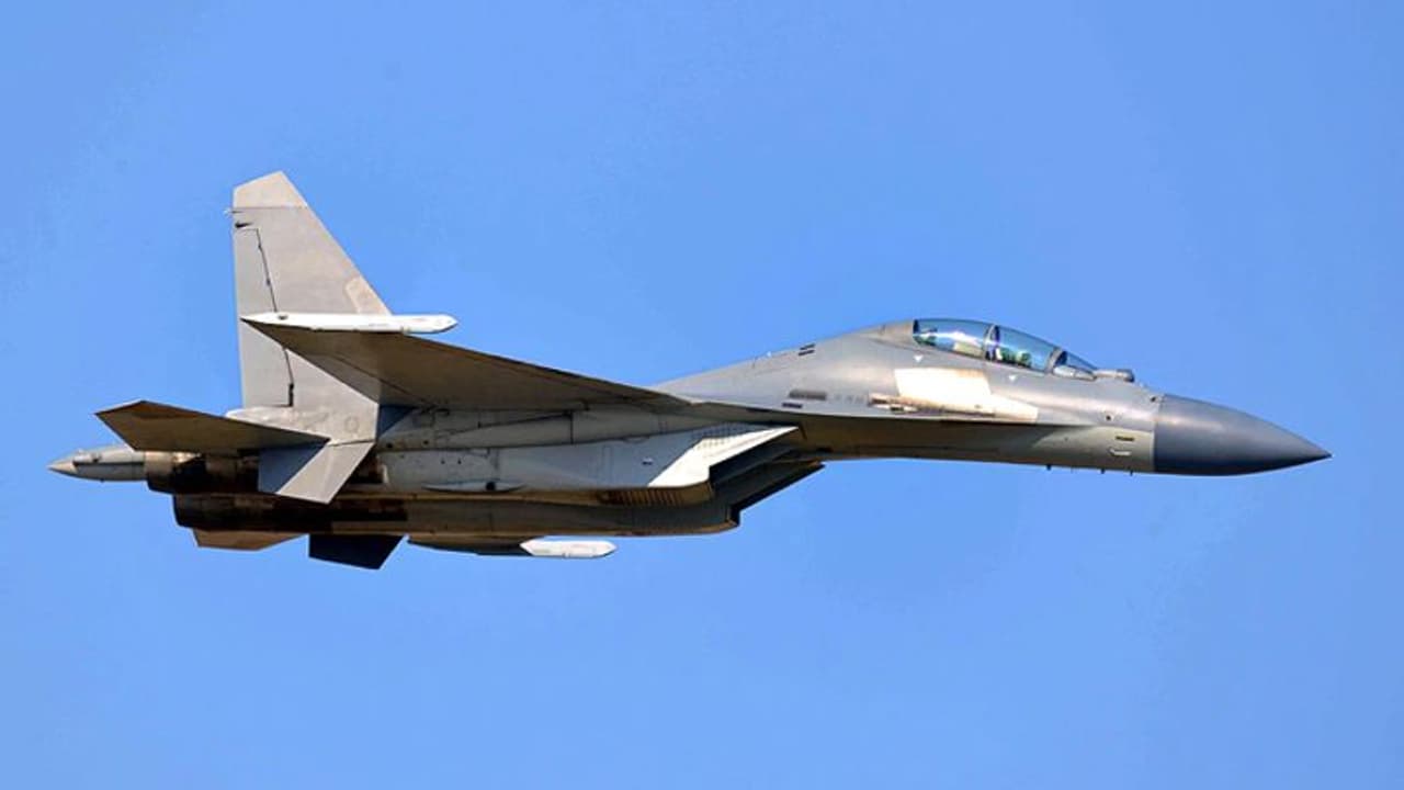 भारत के बाद अब चीन ने इस देश में की घुसपैठ, भेजे 19 फाइटर जेट्स; अमेरिका को भी दी धमकी भारत के बाद अब चीन ने इस देश में की घुसपैठ, भेजे 19 फाइटर जेट्स; अमेरिका को भी दी धमकी