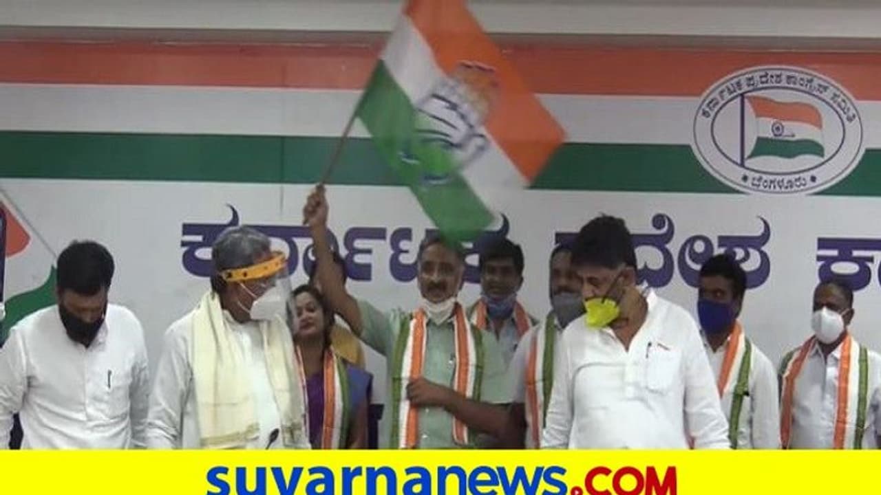 60 ನಾಯಕರು ಕಾಂಗ್ರೆಸ್ ಸೇರಲು ಅರ್ಜಿ: ಪಕ್ಷಾಂತರ ಪರ್ವಕ್ಕೆ ಮುನ್ನುಡಿ ಬರೆದ ಜೆಡಿಎಸ್ ನಾಯಕ 60 ನಾಯಕರು ಕಾಂಗ್ರೆಸ್ ಸೇರಲು ಅರ್ಜಿ: ಪಕ್ಷಾಂತರ ಪರ್ವಕ್ಕೆ ಮುನ್ನುಡಿ ಬರೆದ ಜೆಡಿಎಸ್ ನಾಯಕ