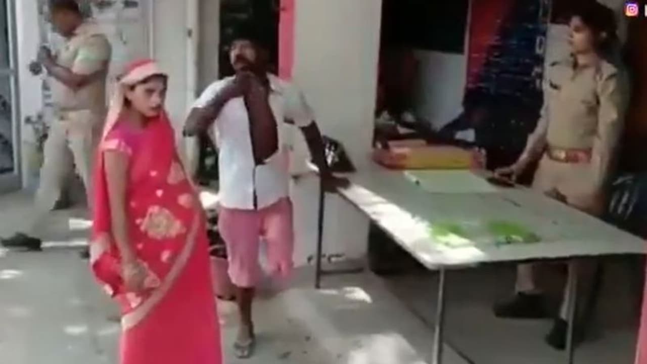 ವಿಶೇಷ ಚೇತನ ವ್ಯಕ್ತಿ ಮೇಲೆ ಹಲ್ಲೆ ಮಾಡಿ ಕ್ರೌರ್ಯ ಮೆರೆದ ಪೊಲೀಸ್ ಅಮಾನತು! ವಿಶೇಷ ಚೇತನ ವ್ಯಕ್ತಿ ಮೇಲೆ ಹಲ್ಲೆ ಮಾಡಿ ಕ್ರೌರ್ಯ ಮೆರೆದ ಪೊಲೀಸ್ ಅಮಾನತು!