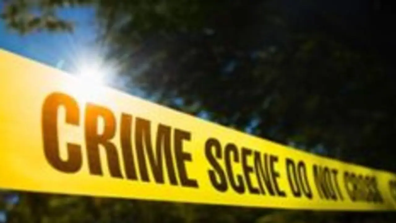 মদের আসরে বচসা, দুই বন্ধুকে 'কুপিয়ে খুন', থানায় আত্মসমর্পণ যুবকের মদের আসরে বচসা, দুই বন্ধুকে 'কুপিয়ে খুন', থানায় আত্মসমর্পণ যুবকের