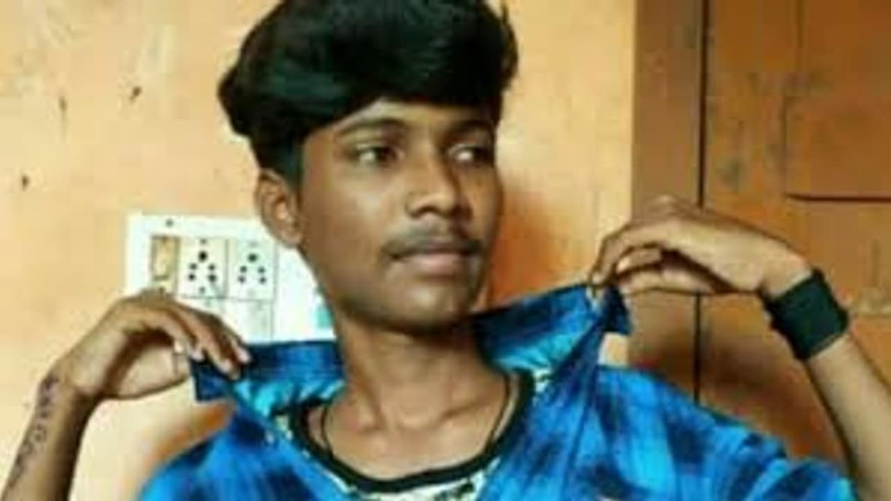 மதுரை அருகே இளைஞர் மரணம்..! எஸ்ஐ மற்றும் போலீஸ் சஸ்பென்ட்.!! மதுரை அருகே இளைஞர் மரணம்..! எஸ்ஐ மற்றும் போலீஸ் சஸ்பென்ட்.!!