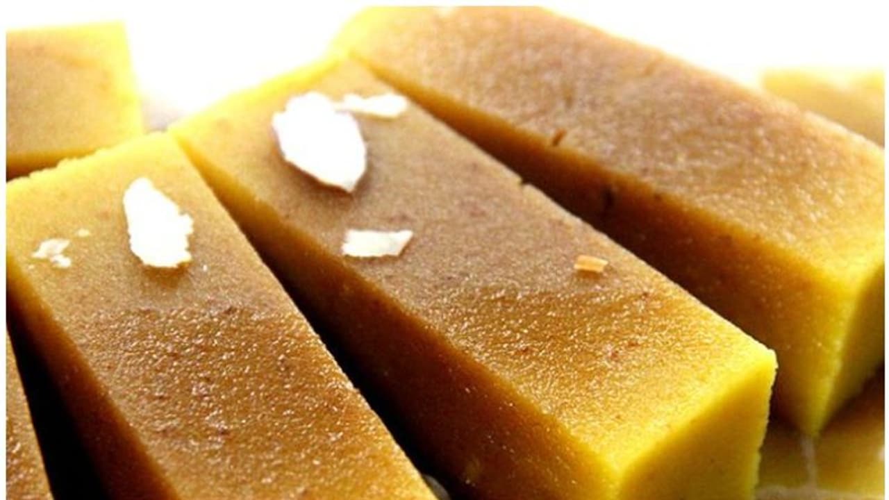 വെറും മൂന്ന് ചേരുവകൾ കൊണ്ട് മൈസൂർ പാക് ഈസിയായി തയ്യാറാക്കാം വെറും മൂന്ന് ചേരുവകൾ കൊണ്ട് മൈസൂർ പാക് ഈസിയായി തയ്യാറാക്കാം