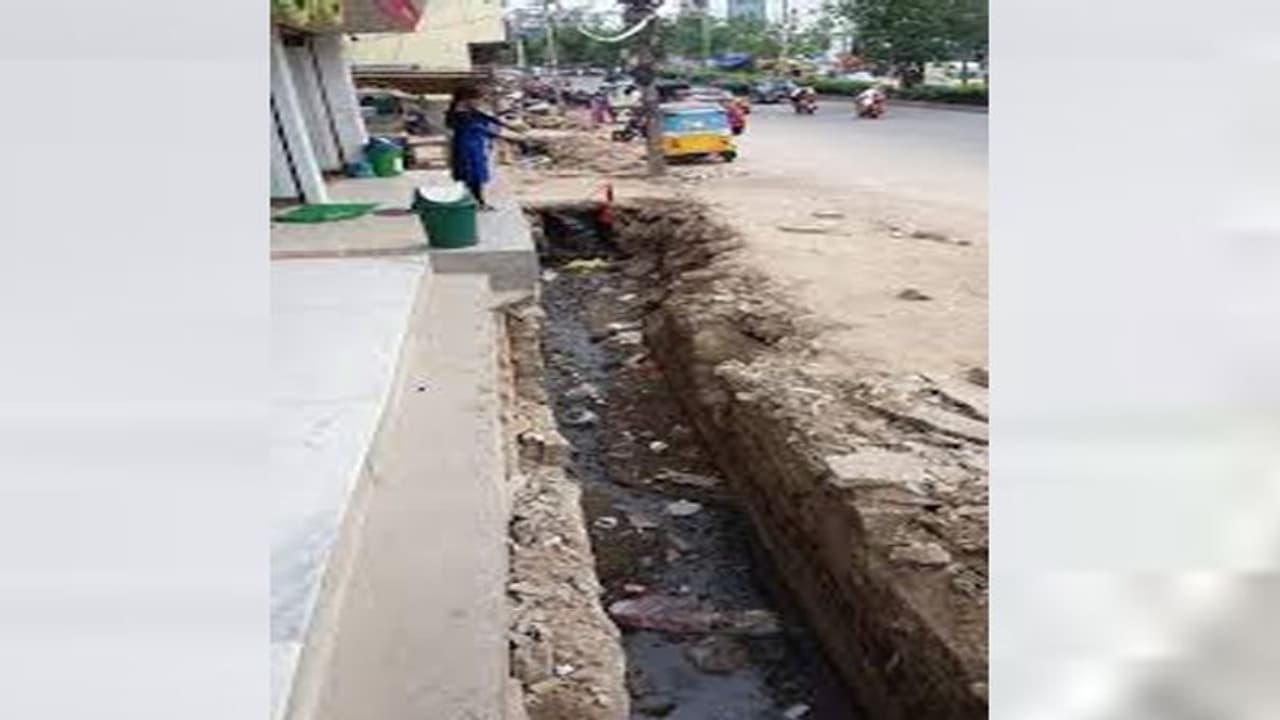 హైదరాబాద్ లో దారుణం...మురికి కాలువలో కొట్టుకొచ్చిన మనిషి కాలు హైదరాబాద్ లో దారుణం...మురికి కాలువలో కొట్టుకొచ్చిన మనిషి కాలు