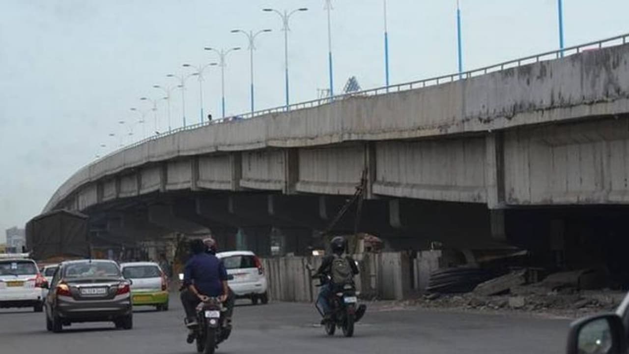 പാലാരിവട്ടം മേല്‍പ്പാലത്തിൽ ഭാരപരിശോധന തുടങ്ങി; മാർച്ച് നാലിന് പൂർത്തിയാകും