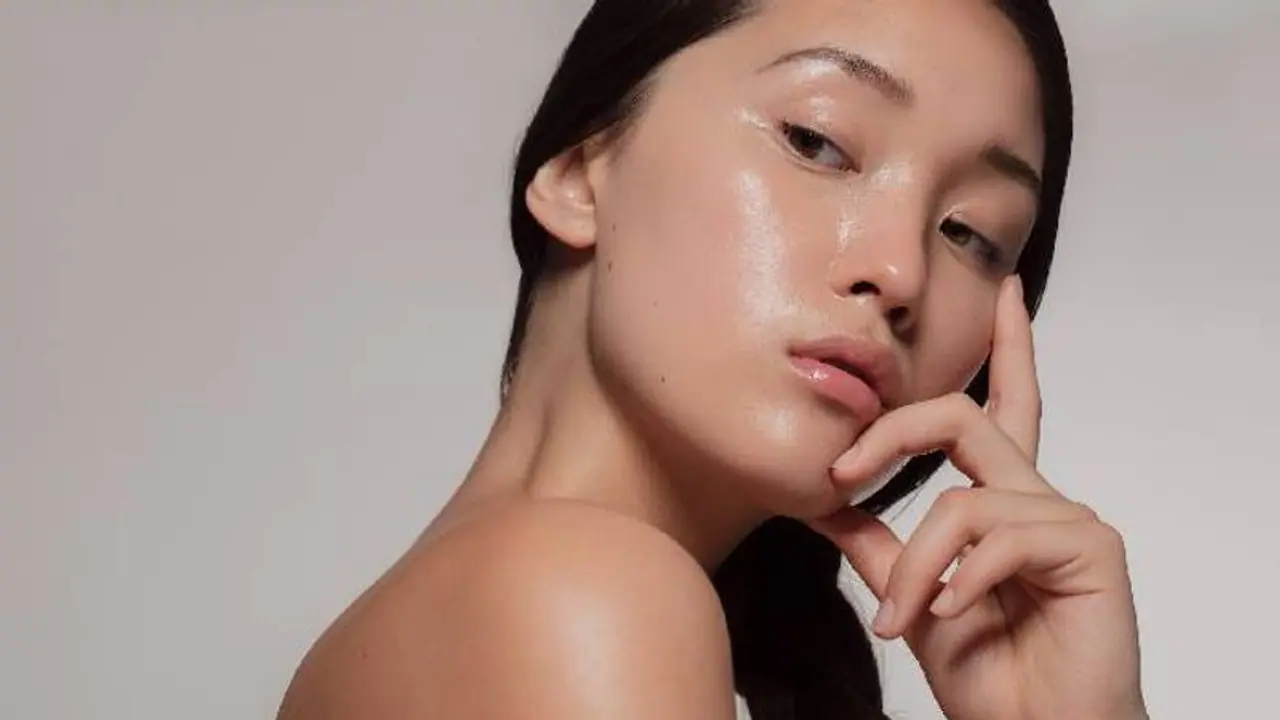 কালীপুজোর রাতে মেকআপের আগে এই দুটো ফেসপ্যাক মুখে লাগান, সাজগোজের পরেও দেখা যাবে ত্বকের গ্লো কালীপুজোর রাতে মেকআপের আগে এই দুটো ফেসপ্যাক মুখে লাগান, সাজগোজের পরেও দেখা যাবে ত্বকের গ্লো