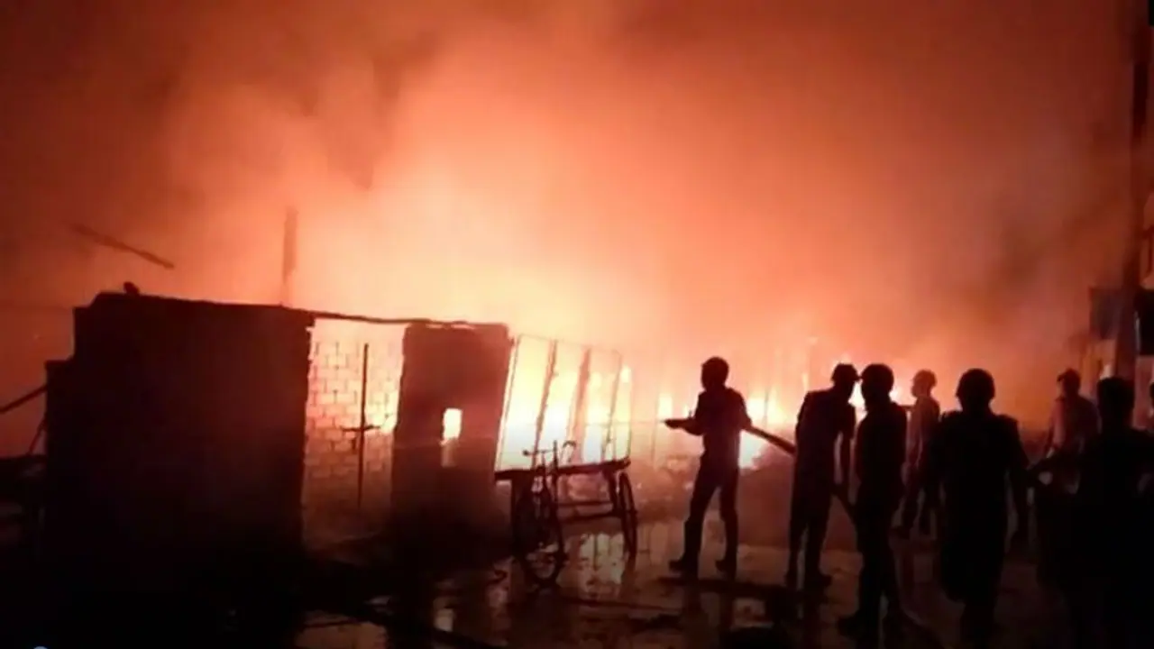 দিঘার মৎসবন্দরে ভয়াবহ অগ্নিকাণ্ড, মোহনা বাজারে আগুন লেগে প্রচুর ক্ষয়ক্ষতি দিঘার মৎসবন্দরে ভয়াবহ অগ্নিকাণ্ড, মোহনা বাজারে আগুন লেগে প্রচুর ক্ষয়ক্ষতি
