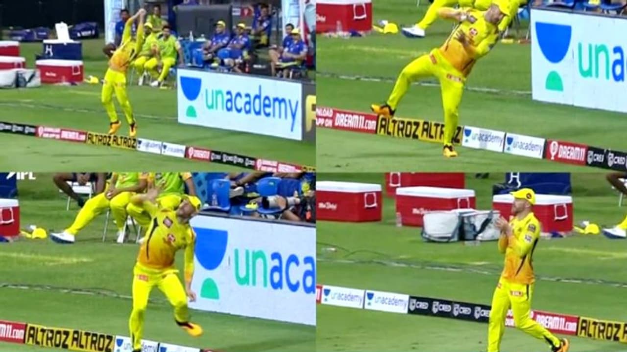 இதுதான்டா அனுபவங்குறது.. பதற்றமே இல்லாம பயங்கரமான சம்பவத்தை அசால்ட்டா செய்த டுப்ளெசிஸ்.. செம வீடியோ இதுதான்டா அனுபவங்குறது.. பதற்றமே இல்லாம பயங்கரமான சம்பவத்தை அசால்ட்டா செய்த டுப்ளெசிஸ்.. செம வீடியோ