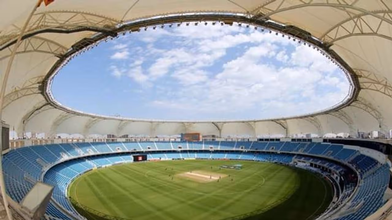 মুখোমুখি আরসিবি বনাম এসআরএইচ, আজ কেমন হতে চলেছে দুবাইয়ের পিচ, জানুন বিস্তারিত