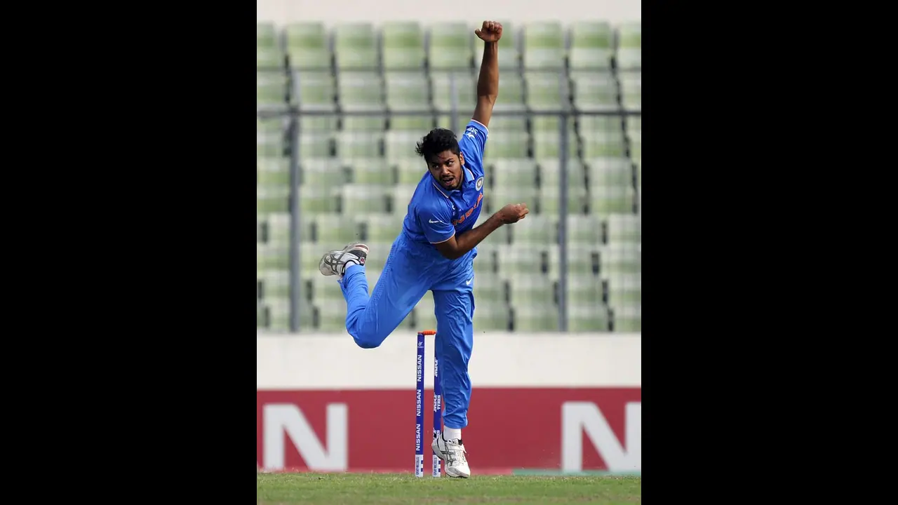 Pataudi Trophy 2021: Avesh Khan ruled out with thumb fracture Pataudi Trophy 2021: Avesh Khan ruled out with thumb fracture