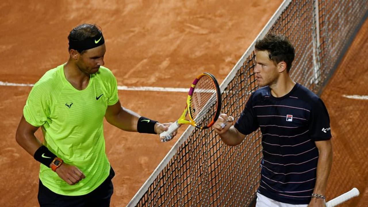 మ్యాచ్ ఓడి... ఆటోగ్రాఫ్ తీసుకున్నాడు... అరుదైన దృశ్యం... మ్యాచ్ ఓడి... ఆటోగ్రాఫ్ తీసుకున్నాడు... అరుదైన దృశ్యం...