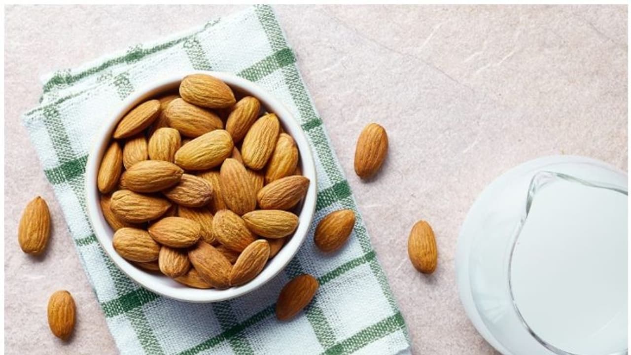 ഇടനേരത്തെ ഭക്ഷണമായി ബദാം കഴിക്കൂ, കാരണം ഇതാണ്