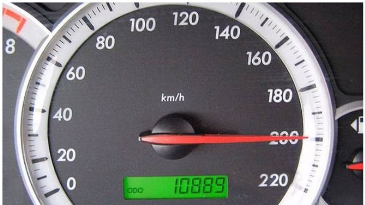 അമിത വേഗതക്ക് വലിയ വില കൊടുക്കേണ്ടിവരും; പിഴ ഉയർത്തി കുവൈത്തിൽ പുതിയ ട്രാഫിക് നിയമ ഭേദഗതി