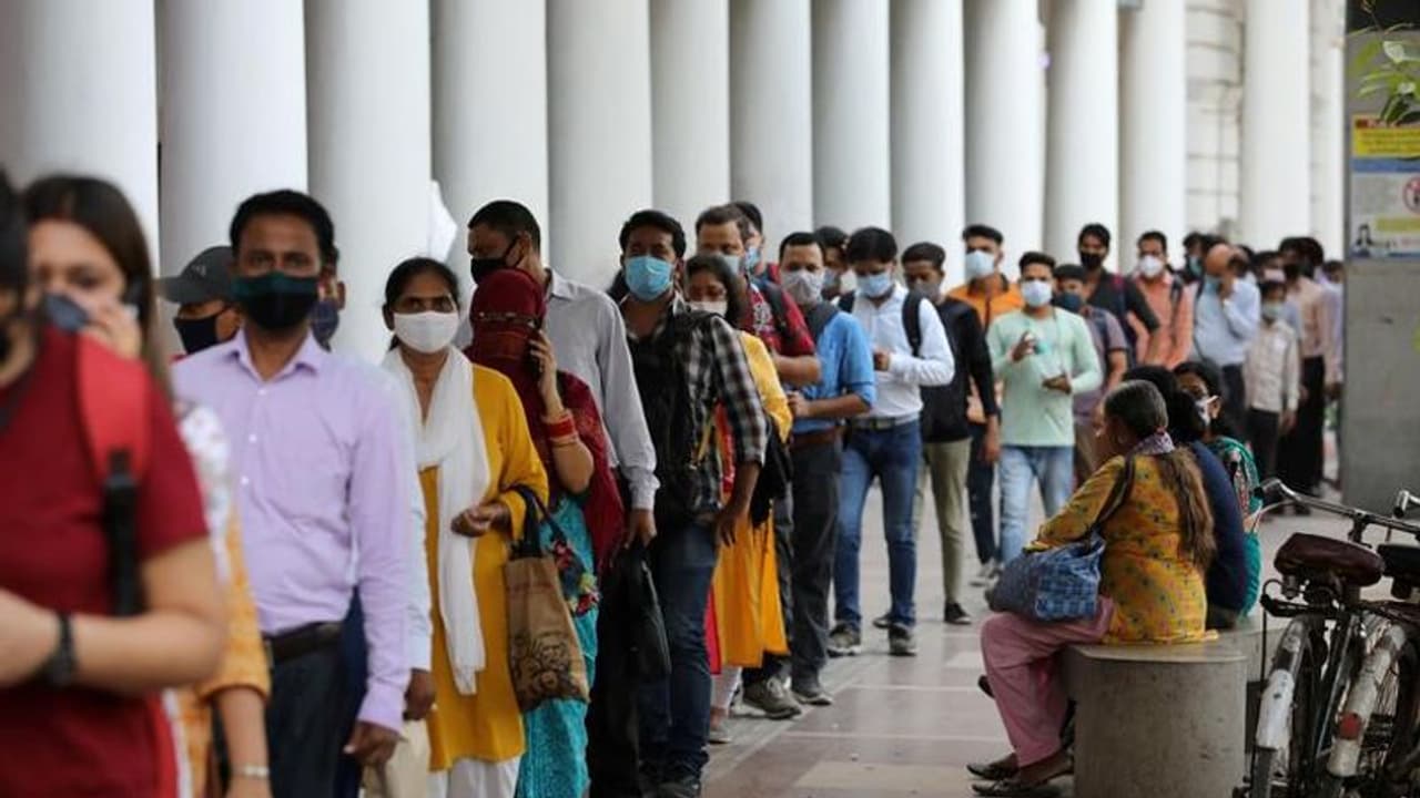 টানা ৫ দিন পর দৈনিক আক্রান্ত ৯০ হাজারের নিচে, ভারতে এখনও হয়নি গোষ্ঠী সংক্রমণ, দাবি স্বাস্থ্যমন্ত্রীর টানা ৫ দিন পর দৈনিক আক্রান্ত ৯০ হাজারের নিচে, ভারতে এখনও হয়নি গোষ্ঠী সংক্রমণ, দাবি স্বাস্থ্যমন্ত্রীর