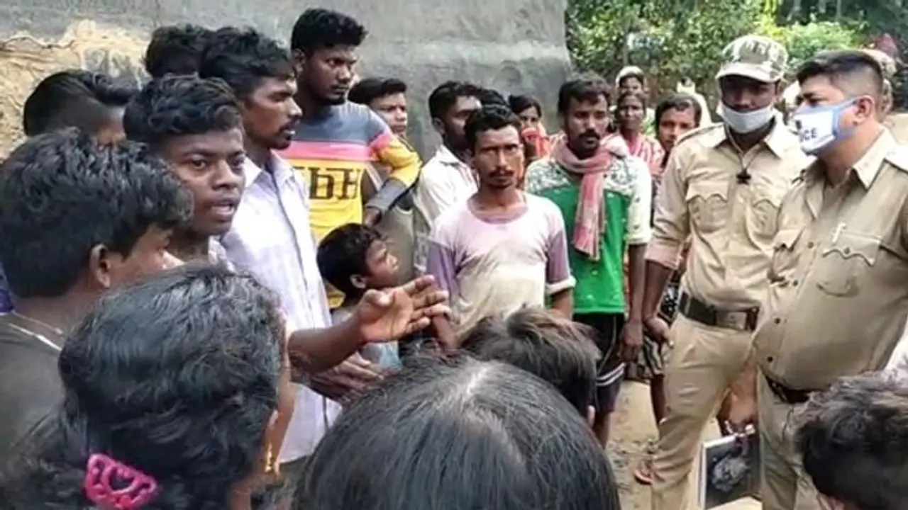 গ্রামের মহিলাকে 'ডাইনি' ঘোষণা, পাড়াছাড়া করার নিদানে ধুন্ধুমারকাণ্ড আউশগ্রামে গ্রামের মহিলাকে 'ডাইনি' ঘোষণা, পাড়াছাড়া করার নিদানে ধুন্ধুমারকাণ্ড আউশগ্রামে