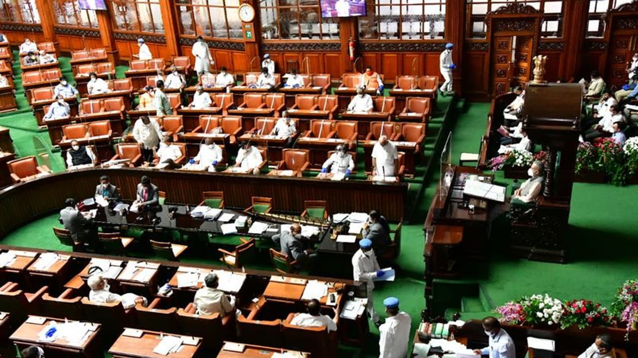 ಕೋವಿಡ್ ಪಾಸಿಟಿವ್: ಸದನದ ಕಲಾಪಕ್ಕೆ ಹಾಜರಾಗಲ್ಲ, ಸಭಾಪತಿಗೆ MLC ಪತ್ರ ಕೋವಿಡ್ ಪಾಸಿಟಿವ್: ಸದನದ ಕಲಾಪಕ್ಕೆ ಹಾಜರಾಗಲ್ಲ, ಸಭಾಪತಿಗೆ MLC ಪತ್ರ