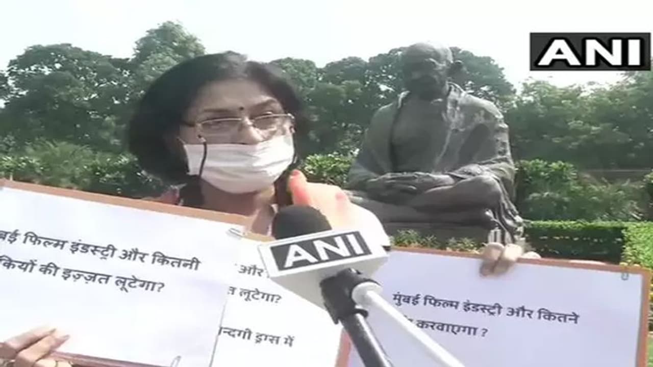 लोगों की जान ले रही है फिल्म इंडस्ट्री : भाजपा सांसद रूपा गांगुली, संसद परिसर में किया विरोध प्रदर्शन लोगों की जान ले रही है फिल्म इंडस्ट्री : भाजपा सांसद रूपा गांगुली, संसद परिसर में किया विरोध प्रदर्शन