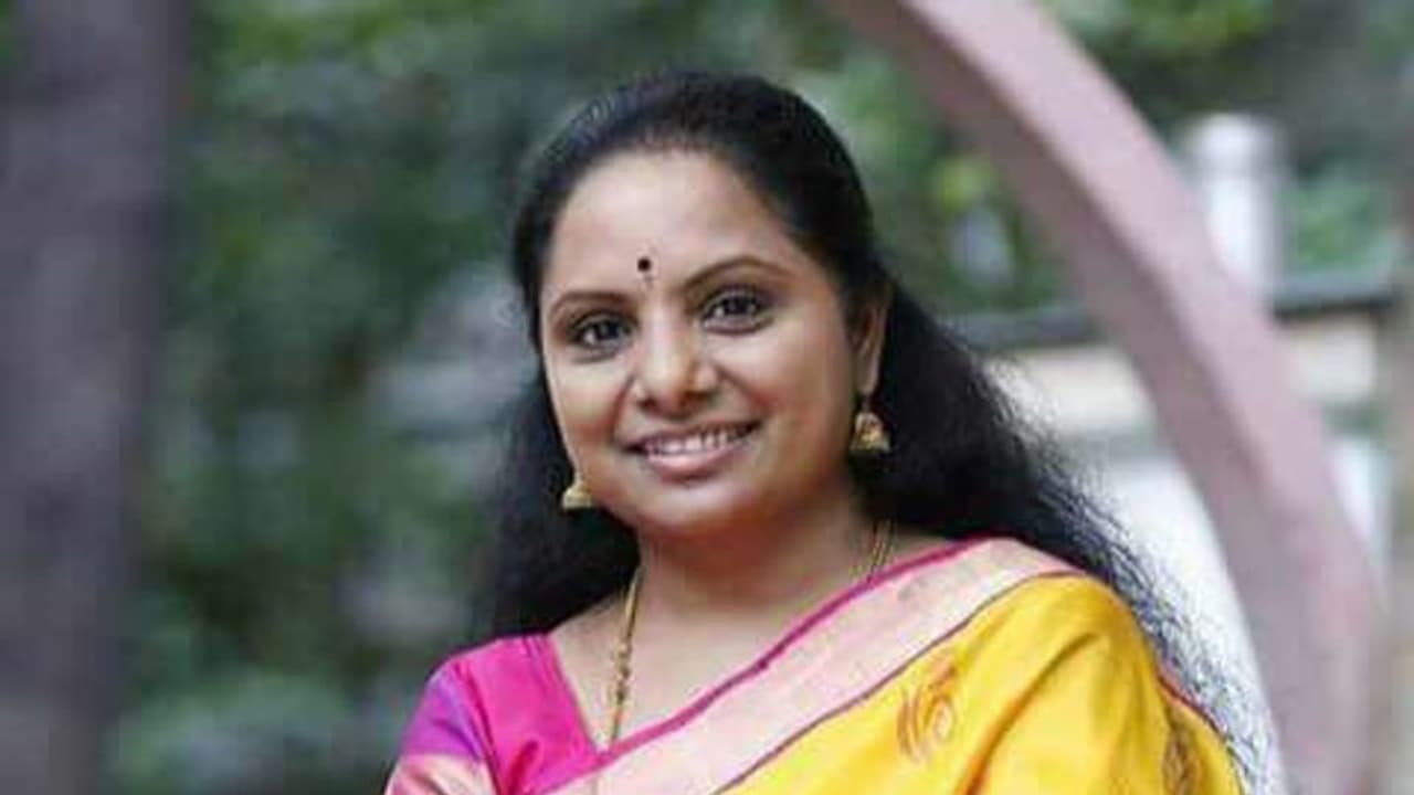 ఢిల్లీకి బయలుదేరిన బీఆర్ఎస్ ఎమ్మెల్సీ కవిత ఢిల్లీకి బయలుదేరిన బీఆర్ఎస్ ఎమ్మెల్సీ కవిత