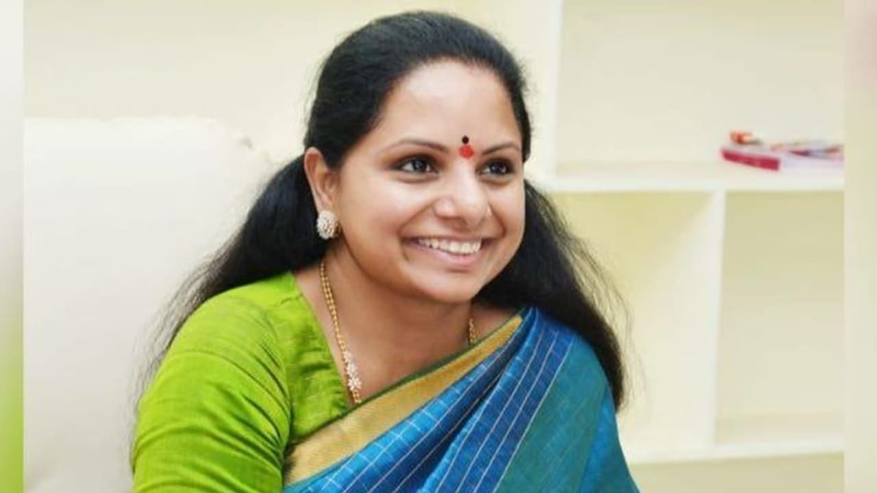 వివాహితపై యాసిడ్ దాడి... కవిత దిగ్భ్రాంతి..! వివాహితపై యాసిడ్ దాడి... కవిత దిగ్భ్రాంతి..!