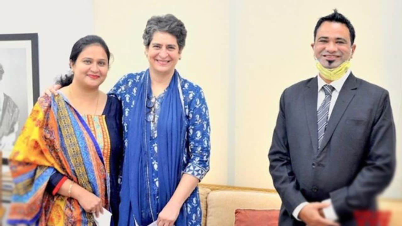 പ്രിയങ്ക ഗാന്ധിയെ കുടുംബസമേതം സന്ദർശിച്ച് ഡോക്ടർ കഫീൽ ഖാൻ പ്രിയങ്ക ഗാന്ധിയെ കുടുംബസമേതം സന്ദർശിച്ച് ഡോക്ടർ കഫീൽ ഖാൻ