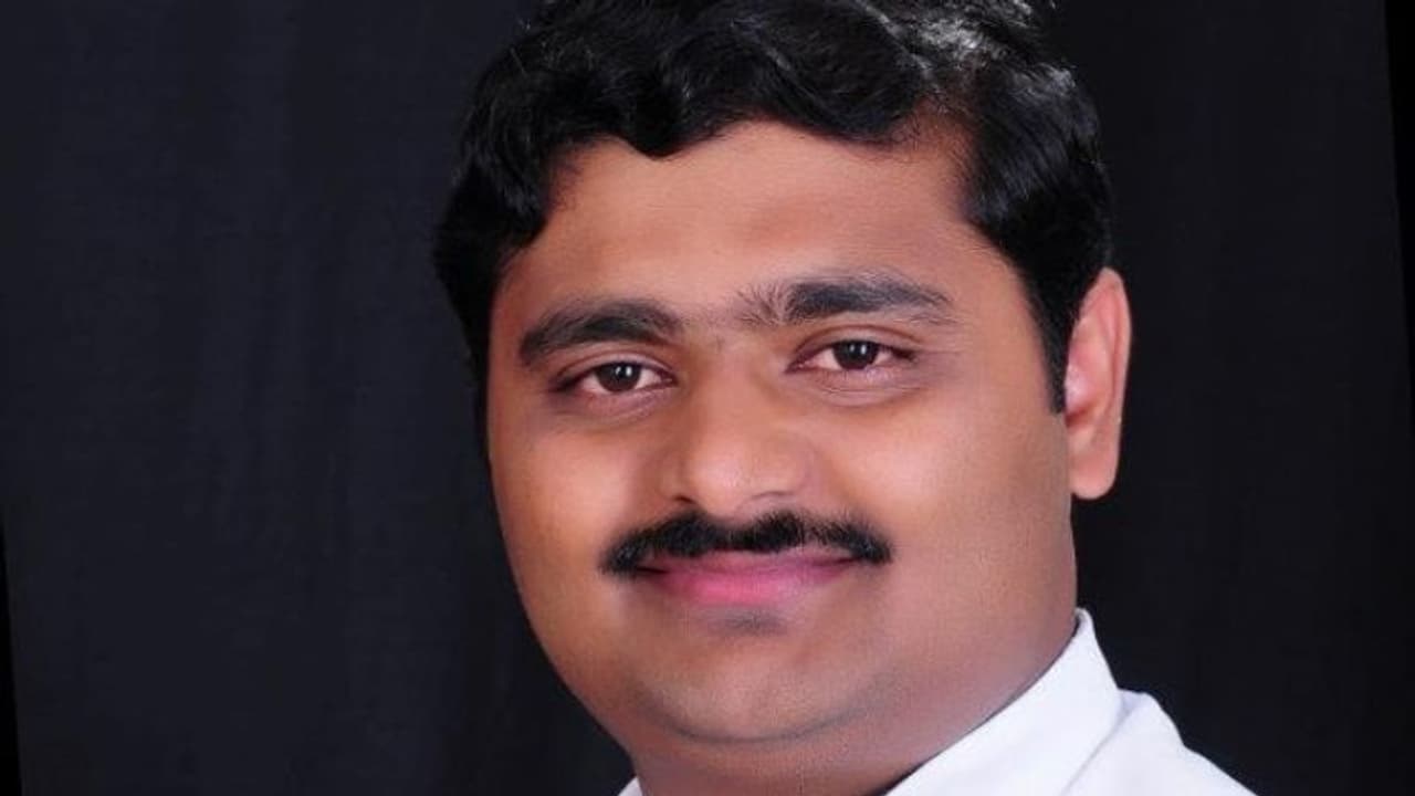 യൂത്ത് കോൺഗ്രസ് ആലപ്പുഴ ജില്ലാ പ്രസിഡന്റിന് കൊവിഡ് യൂത്ത് കോൺഗ്രസ് ആലപ്പുഴ ജില്ലാ പ്രസിഡന്റിന് കൊവിഡ്