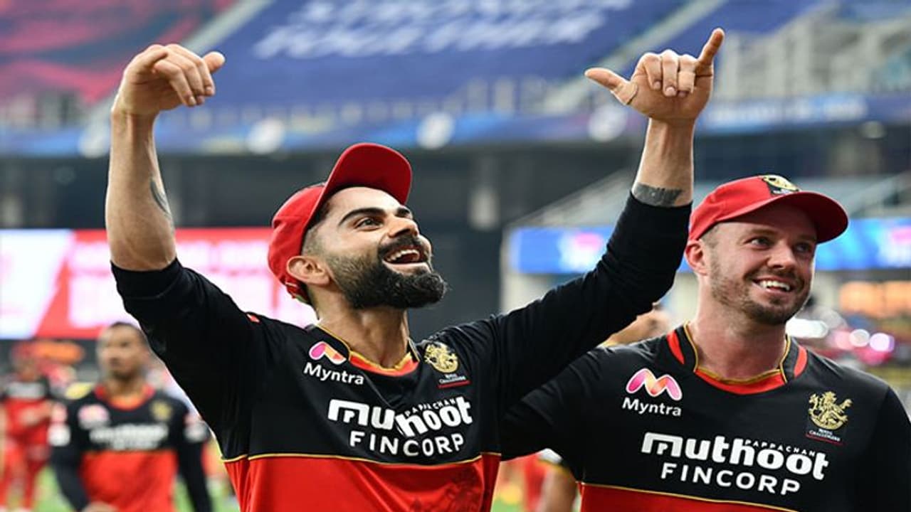 IPL 2020: డ్యాన్సులు, పాటలు... ఫుల్లుగా ఎంజాయ్ చేస్తున్న కోహ్లీ సేన! IPL 2020: డ్యాన్సులు, పాటలు... ఫుల్లుగా ఎంజాయ్ చేస్తున్న కోహ్లీ సేన!