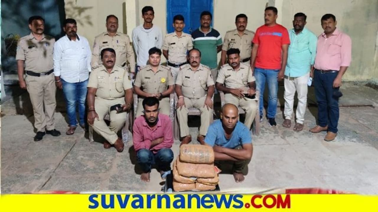 ಅಕ್ರಮ ಮಾಲ್ನೊಂದಿಗೆ ಸಿಕ್ಕಿಬಿದ್ರು ಆಂಧ್ರದ ನಿವಾಸಿಗಳು ಅಕ್ರಮ ಮಾಲ್ನೊಂದಿಗೆ ಸಿಕ್ಕಿಬಿದ್ರು ಆಂಧ್ರದ ನಿವಾಸಿಗಳು