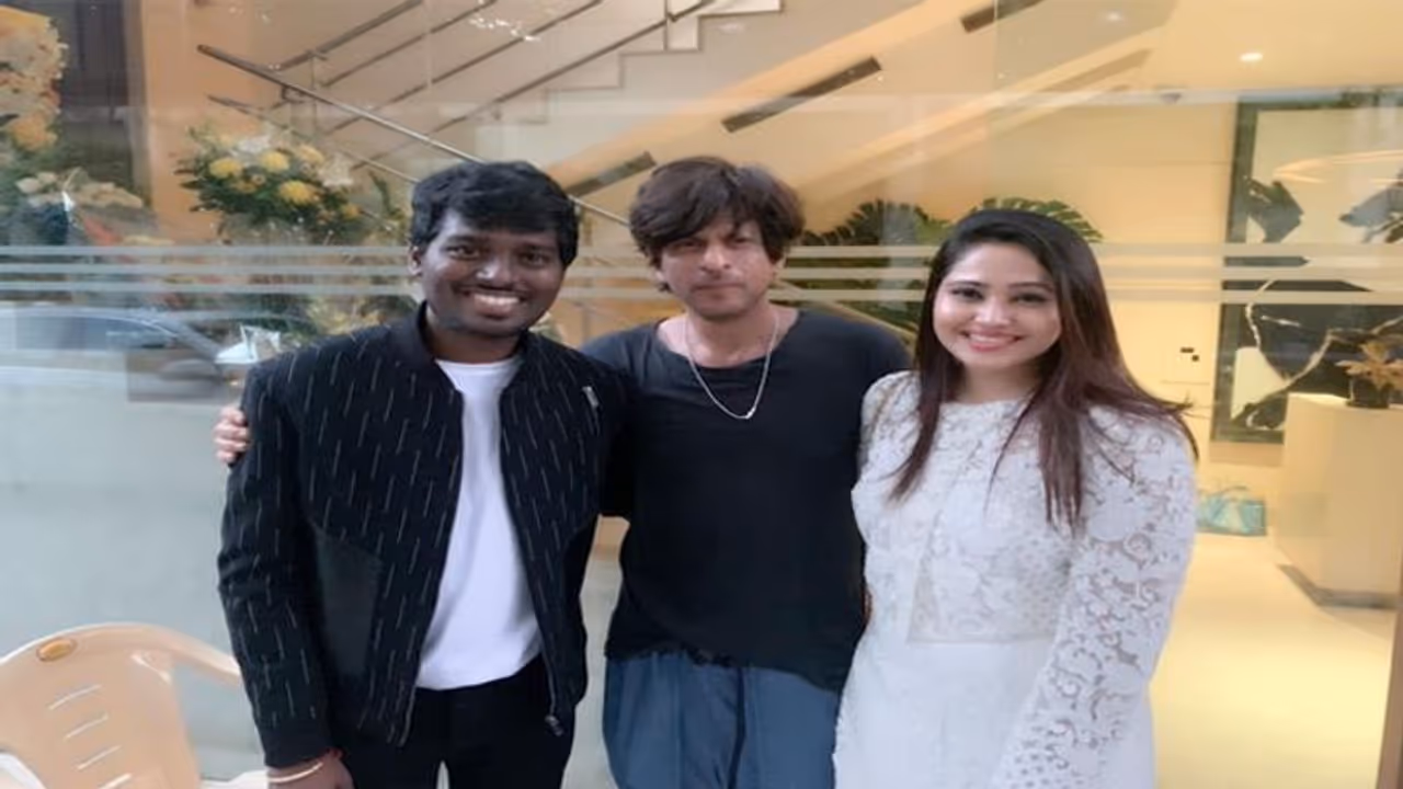 அட்லீ இயக்கத்தில் ஷாருகான் நடிக்கும் படத்தின் படப்பிடிப்பு எப்போது? வெளியான சூப்பர் தகவல்..! அட்லீ இயக்கத்தில் ஷாருகான் நடிக்கும் படத்தின் படப்பிடிப்பு எப்போது? வெளியான சூப்பர் தகவல்..!