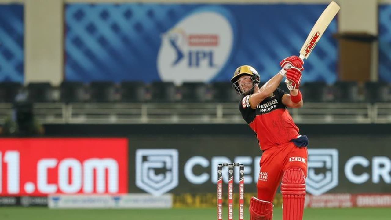 আরসিবির হয়ে বিধ্বংসী অর্ধশতরান ডিভিলিয়ার্সের, রান পেলেন ফিঞ্চ ও পাড়িকল, মুম্বই ইন্ডিয়ান্সের টার্গেট ২০২ রান