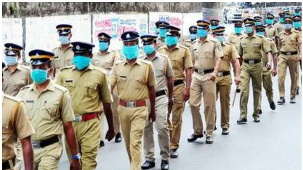 കണ്ണൂരിൽ പൊലീസ് ജില്ലയെ രണ്ടായി വിഭജിച്ചു; തീരുമാനം ക്രമസമാധാന നില പരിഗണിച്ച് കണ്ണൂരിൽ പൊലീസ് ജില്ലയെ രണ്ടായി വിഭജിച്ചു; തീരുമാനം ക്രമസമാധാന നില പരിഗണിച്ച്