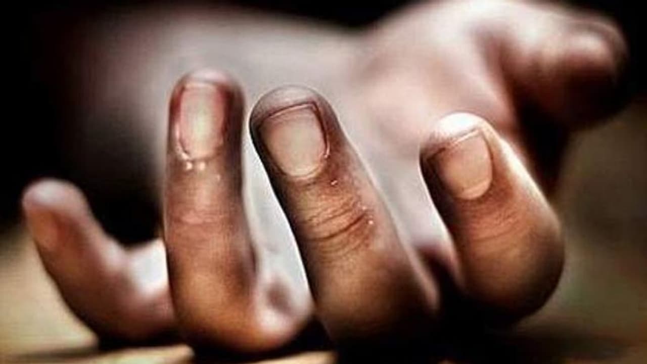 ലേബര് ക്യാമ്പിലെ തര്ക്കത്തിനിടെ സുഹൃത്തിനെ കുത്തിക്കൊന്നു; പ്രവാസി അറസ്റ്റില് ലേബര് ക്യാമ്പിലെ തര്ക്കത്തിനിടെ സുഹൃത്തിനെ കുത്തിക്കൊന്നു; പ്രവാസി അറസ്റ്റില്