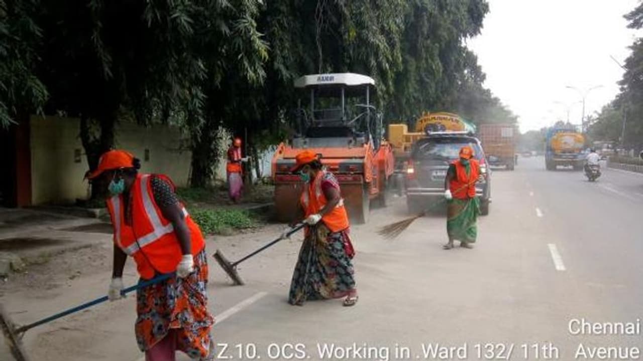 கொரோனாவில் உயிரையும் பணயம் வைத்து வேலை பார்த்த 291 தூய்மைப் பணியாளர்கள் பணி நீக்கம். மாநகராட்சி கொடூரம். கொரோனாவில் உயிரையும் பணயம் வைத்து வேலை பார்த்த 291 தூய்மைப் பணியாளர்கள் பணி நீக்கம். மாநகராட்சி கொடூரம்.