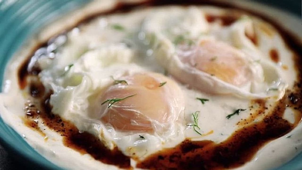 ডিম প্রেমীদের জন্য রইল একেবারে অন্য স্বাদের পদ, টারকিস পোচড এগ যা তৈরি করা খুব সহজ ডিম প্রেমীদের জন্য রইল একেবারে অন্য স্বাদের পদ, টারকিস পোচড এগ যা তৈরি করা খুব সহজ