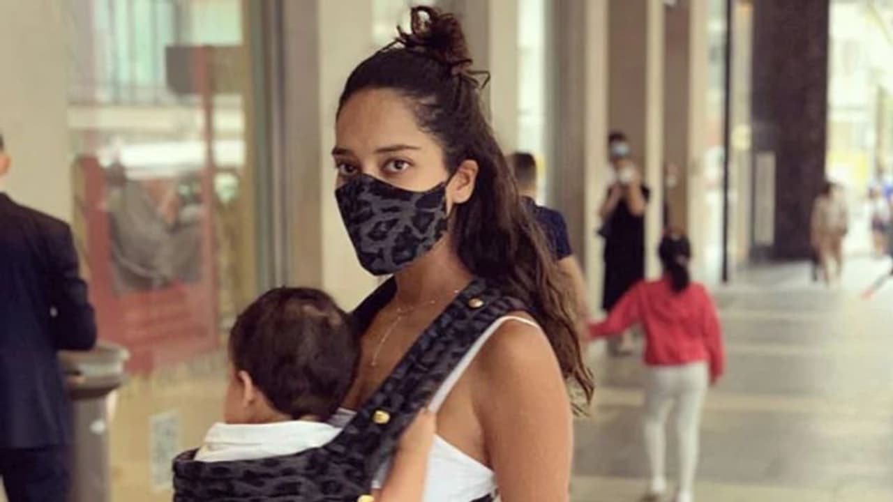 'മാസ്ക് ഇല്ലെങ്കിലാണോ ഇപ്പോള് നേക്കഡ് ആയിത്തോന്നുക'; ഫോട്ടോ പങ്കുവച്ച് നടി... 'മാസ്ക് ഇല്ലെങ്കിലാണോ ഇപ്പോള് നേക്കഡ് ആയിത്തോന്നുക'; ഫോട്ടോ പങ്കുവച്ച് നടി...