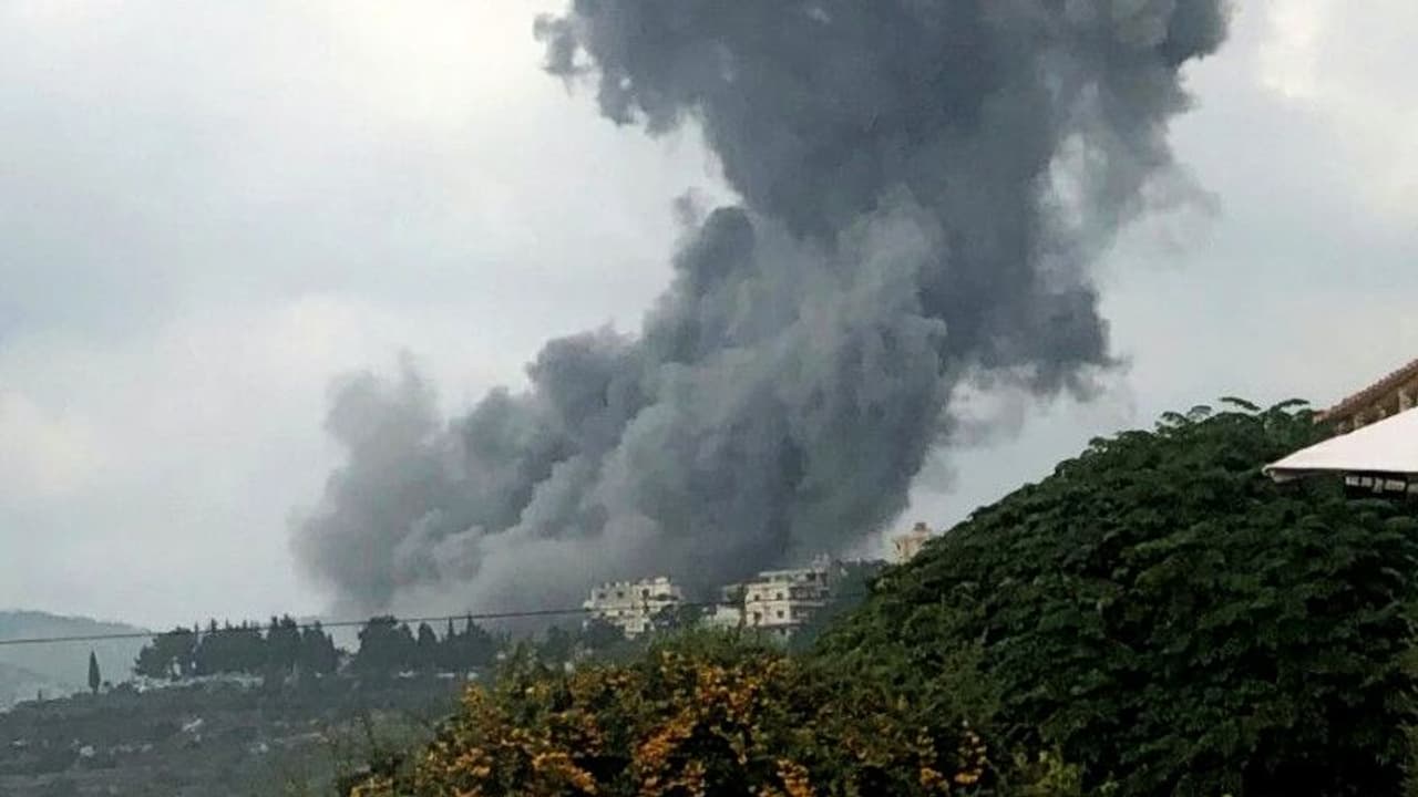 ফের রহস্যজনক বিস্ফোরণে কেঁপে উঠল লেবানন, এবার কাণ্ড খোদ জঙ্গিদের আঁতুড়ঘরে, দেখুন ভিডিও ফের রহস্যজনক বিস্ফোরণে কেঁপে উঠল লেবানন, এবার কাণ্ড খোদ জঙ্গিদের আঁতুড়ঘরে, দেখুন ভিডিও