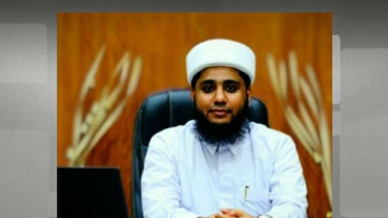 കല്പകഞ്ചേരി പീഡനം; പ്രതിയായ അറബി കോളേജ് അധ്യാപകൻ മുങ്ങി കല്പകഞ്ചേരി പീഡനം; പ്രതിയായ അറബി കോളേജ് അധ്യാപകൻ മുങ്ങി