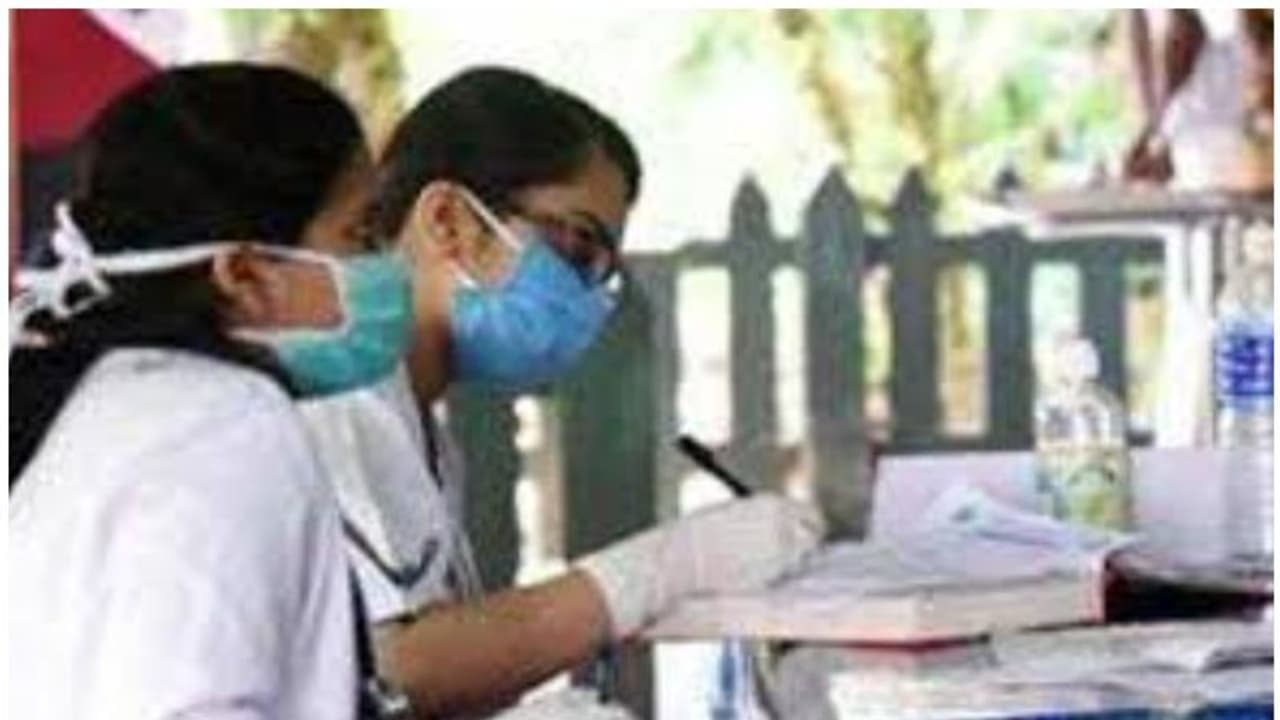 മെഡിക്കൽ കോളേജ് ഡോക്ടർമാരെയും വിദ്യാർത്ഥികളെയും പുറത്ത് ഡ്യൂട്ടിക്ക് നിയോഗിക്കരുതെന്ന് കെ ജി എം സി ടി എ മെഡിക്കൽ കോളേജ് ഡോക്ടർമാരെയും വിദ്യാർത്ഥികളെയും പുറത്ത് ഡ്യൂട്ടിക്ക് നിയോഗിക്കരുതെന്ന് കെ ജി എം സി ടി എ