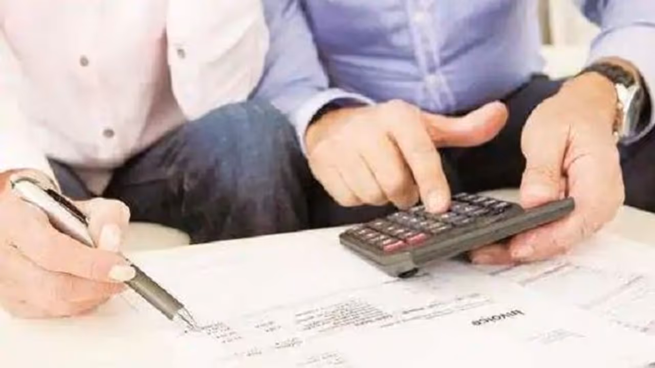 ജോയിന്റ് അക്കൗണ്ട് വെറുതെയല്ല, ഗുണങ്ങൾ നിരവധിയാണ്; അറിയാതെ പോകരുത് ഈ കാര്യങ്ങൾ ജോയിന്റ് അക്കൗണ്ട് വെറുതെയല്ല, ഗുണങ്ങൾ നിരവധിയാണ്; അറിയാതെ പോകരുത് ഈ കാര്യങ്ങൾ