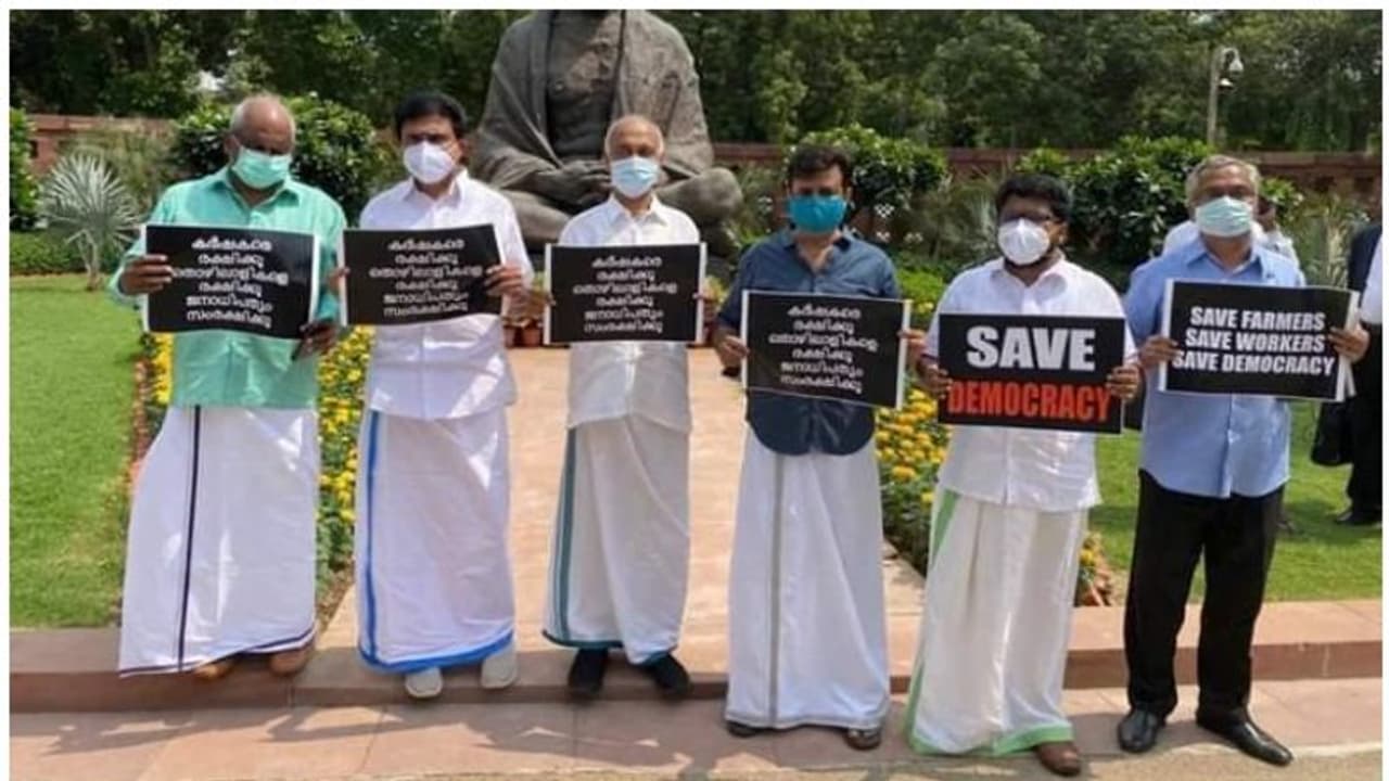പാർലമെന്റിലെ പ്രതിഷേധം; ഇടതുപക്ഷത്തിനൊപ്പം പങ്കെടുത്ത് ജോസ് കെ മാണി പാർലമെന്റിലെ പ്രതിഷേധം; ഇടതുപക്ഷത്തിനൊപ്പം പങ്കെടുത്ത് ജോസ് കെ മാണി