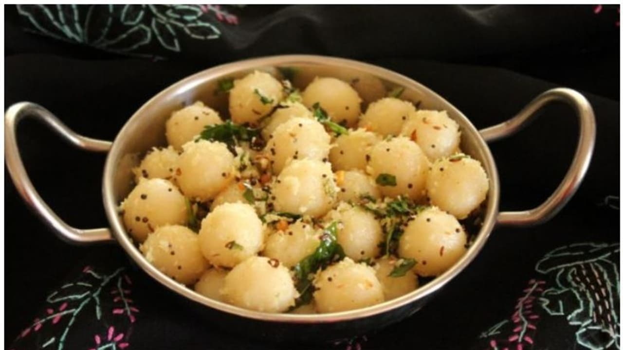 റവ ഇരിപ്പുണ്ടോ...? കൊഴുക്കട്ട ഉണ്ടാക്കിയാലോ.... റവ ഇരിപ്പുണ്ടോ...? കൊഴുക്കട്ട ഉണ്ടാക്കിയാലോ....