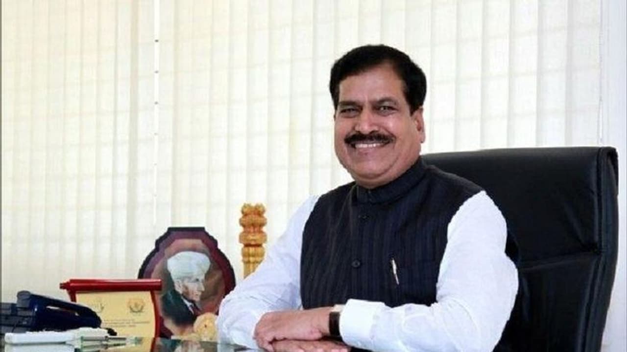 Karnataka CM BS Yediyurappa, Deve Gowda and others condole demise of Union minister Suresh Angadi Karnataka CM BS Yediyurappa, Deve Gowda and others condole demise of Union minister Suresh Angadi