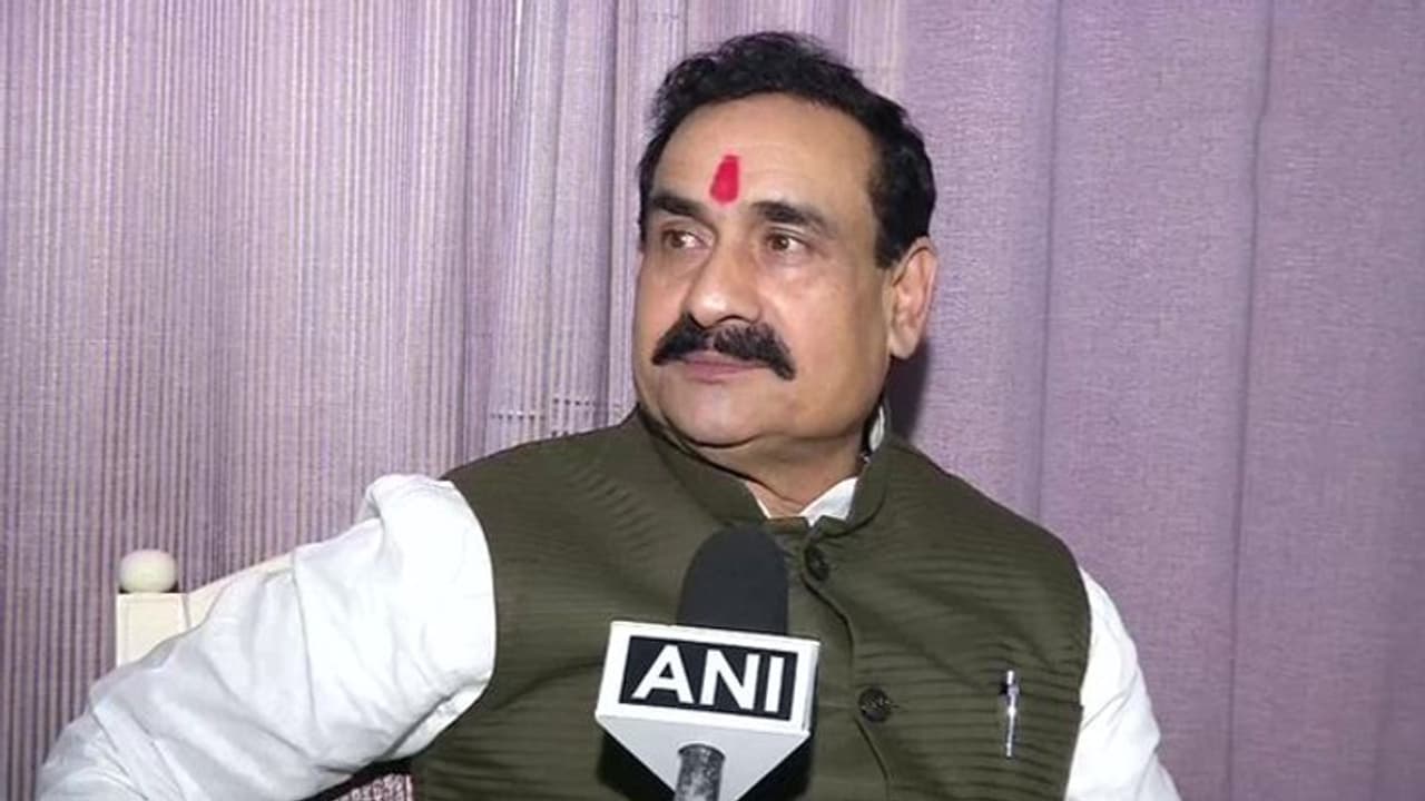 வாயை கொடுத்து வாண்டடாக சிக்கிய அமைச்சர்... பாஜக எதிர்கொண்ட பரிதாப சம்பவம்..! வாயை கொடுத்து வாண்டடாக சிக்கிய அமைச்சர்... பாஜக எதிர்கொண்ட பரிதாப சம்பவம்..!