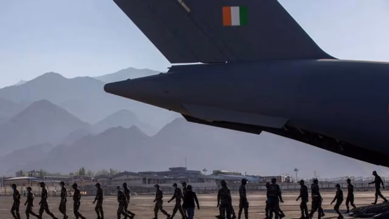 ചൈന തങ്ങളുടെ ഗ്രാമം കയ്യടക്കാതിരിക്കാൻ, ഇന്ത്യൻ സൈന്യത്തിന് വേണ്ടതെല്ലാം നൽകി ലഡാക്കിലെ ഒരു അതിർത്തി ഗ്രാമം ചൈന തങ്ങളുടെ ഗ്രാമം കയ്യടക്കാതിരിക്കാൻ, ഇന്ത്യൻ സൈന്യത്തിന് വേണ്ടതെല്ലാം നൽകി ലഡാക്കിലെ ഒരു അതിർത്തി ഗ്രാമം