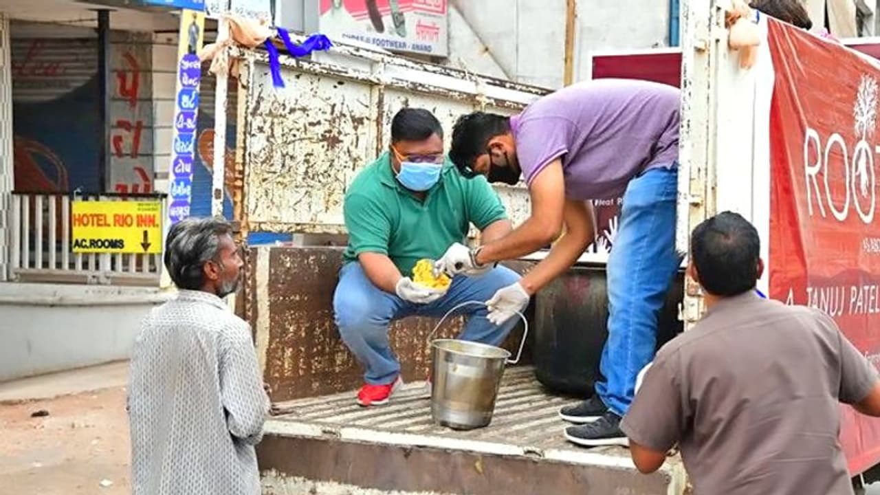 अमेरिका से अपने वतन लौटे थे बिजनेसमैन तनुज, इस तरह गरीबों के लिए बन गए मसीहा अमेरिका से अपने वतन लौटे थे बिजनेसमैन तनुज, इस तरह गरीबों के लिए बन गए मसीहा