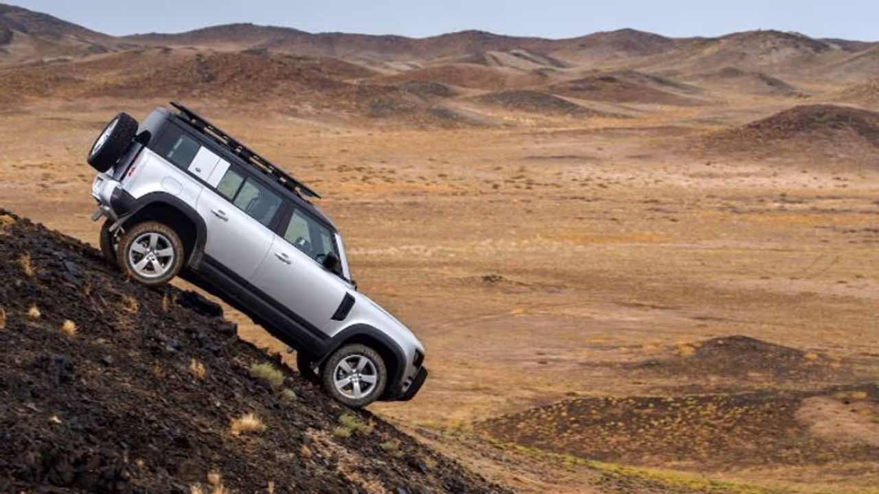 ഡിഫന്ഡര് ഡീസല് പതിപ്പ് എത്തി ഡിഫന്ഡര് ഡീസല് പതിപ്പ് എത്തി