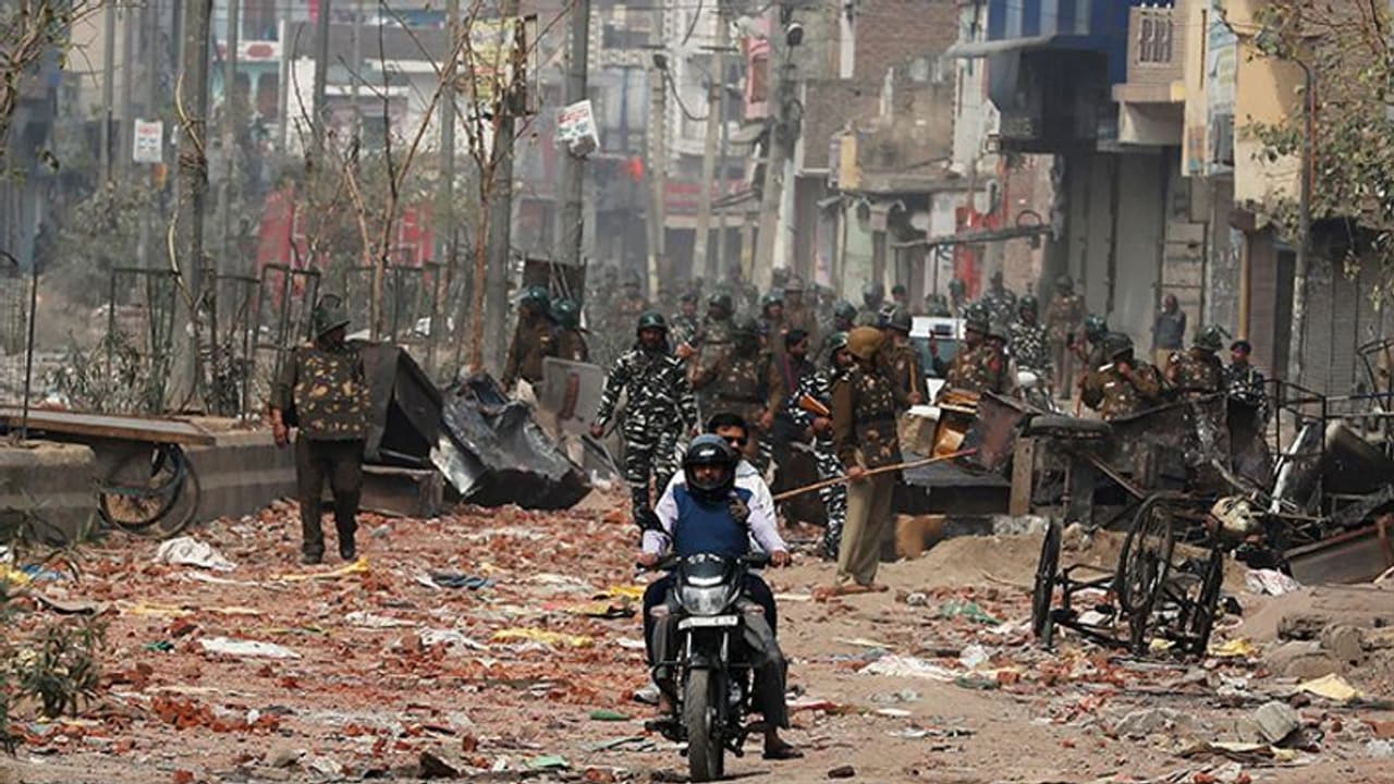 ದೆಹಲಿ ಹಿಂಸಾಚಾರದ ವೇಳೆ ಏನಾಗಿತ್ತು? ಗನ್ ಹಿಡಿದವನಿಗೆ ಜಾಮೀನಿಲ್ಲ