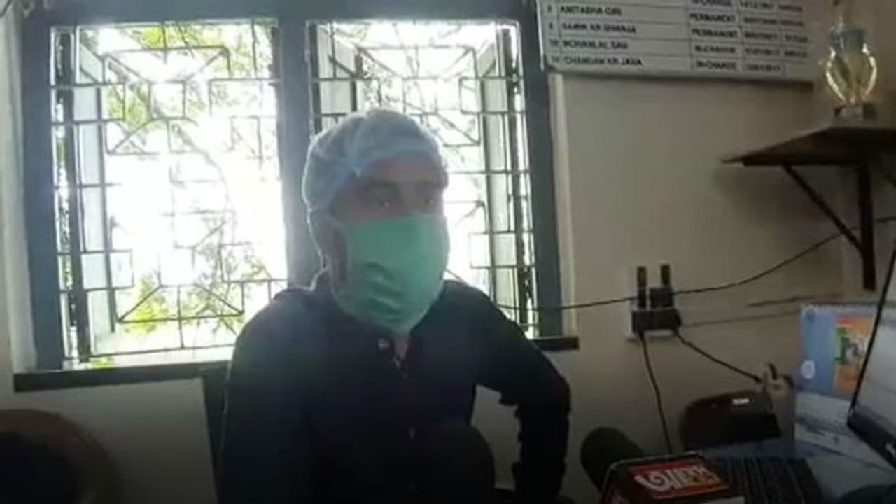 'টাকা দিলেই বাড়তি পেনশন', স্কুল পরিদর্শকের বিরুদ্ধে চাঞ্চল্যকর অভিযোগ মেদিনীপুরে 'টাকা দিলেই বাড়তি পেনশন', স্কুল পরিদর্শকের বিরুদ্ধে চাঞ্চল্যকর অভিযোগ মেদিনীপুরে