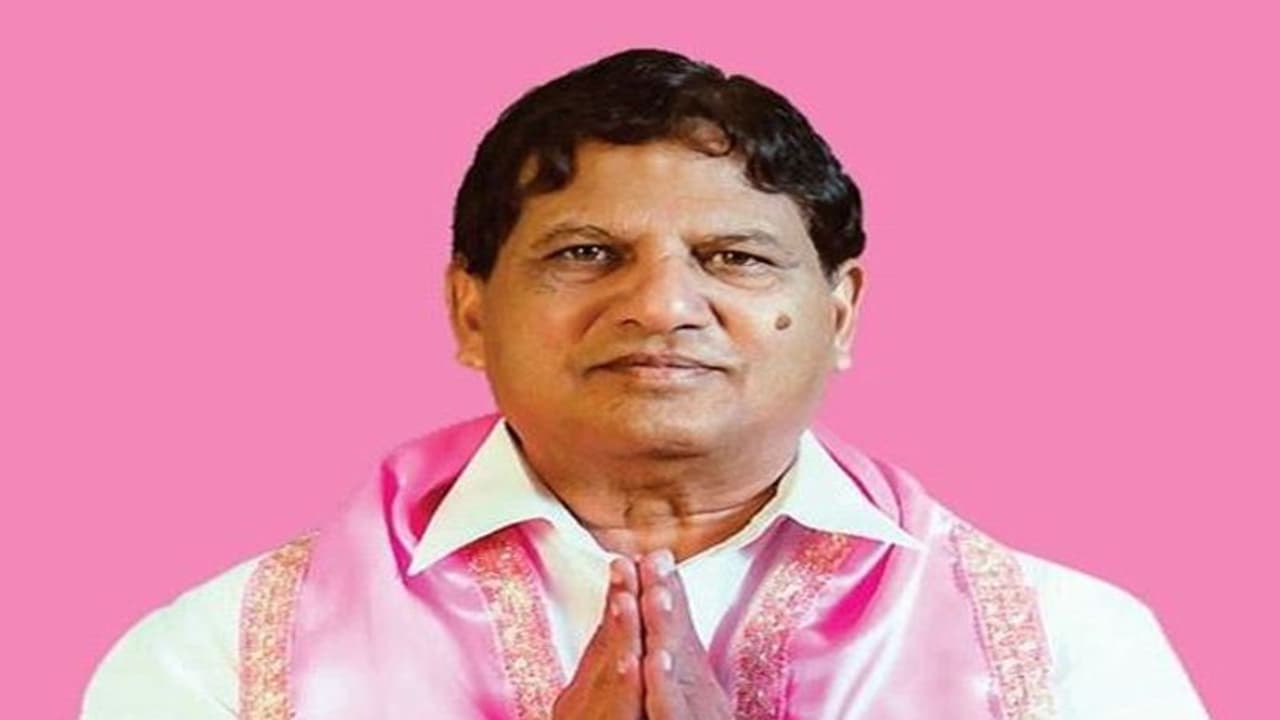 కేసీఆర్ వేసిన రోడ్డు మీద నడవద్దు.. మిర్యాలగూడ ఎమ్మెల్యే భాస్కర్ రావు వివాదస్పద వ్యాఖ్యలు కేసీఆర్ వేసిన రోడ్డు మీద నడవద్దు.. మిర్యాలగూడ ఎమ్మెల్యే భాస్కర్ రావు వివాదస్పద వ్యాఖ్యలు