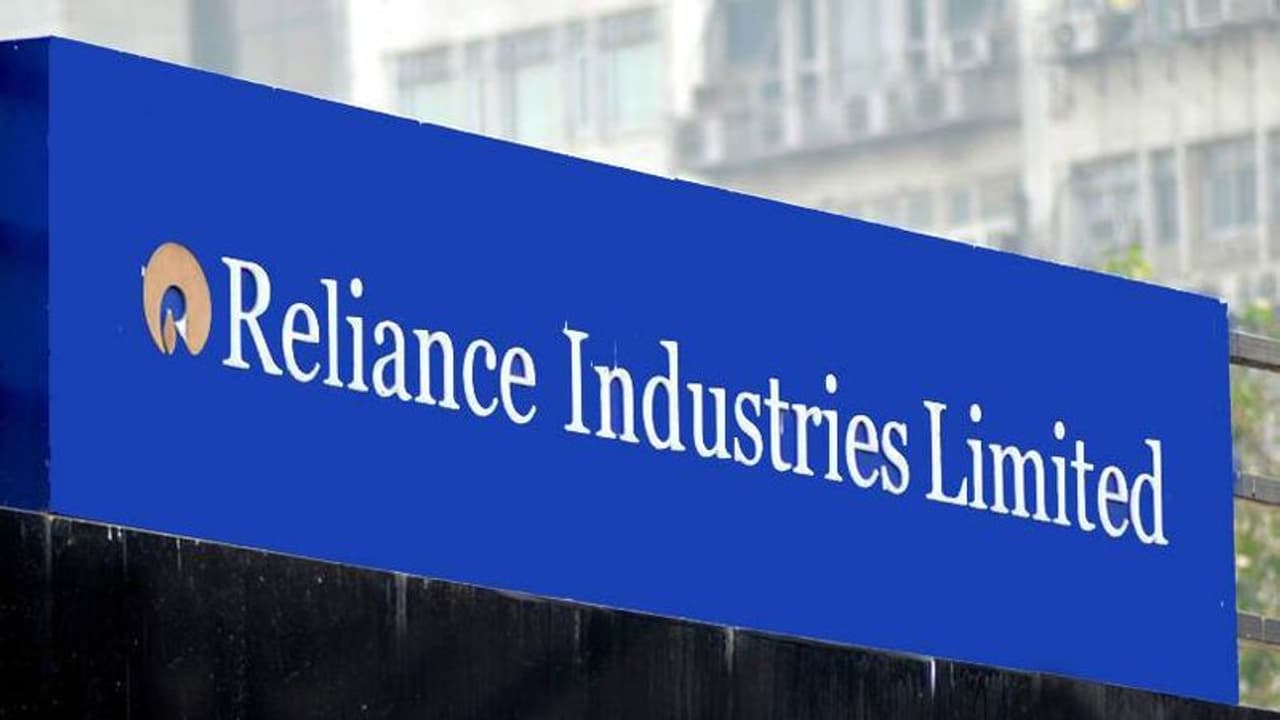 రిలయన్స్ ఇండస్ట్రీస్ చేతికి బజాజ్‌ ఎలక్ట్రానిక్స్‌...? రూ.3 వేల కోట్ల డీల్ ...