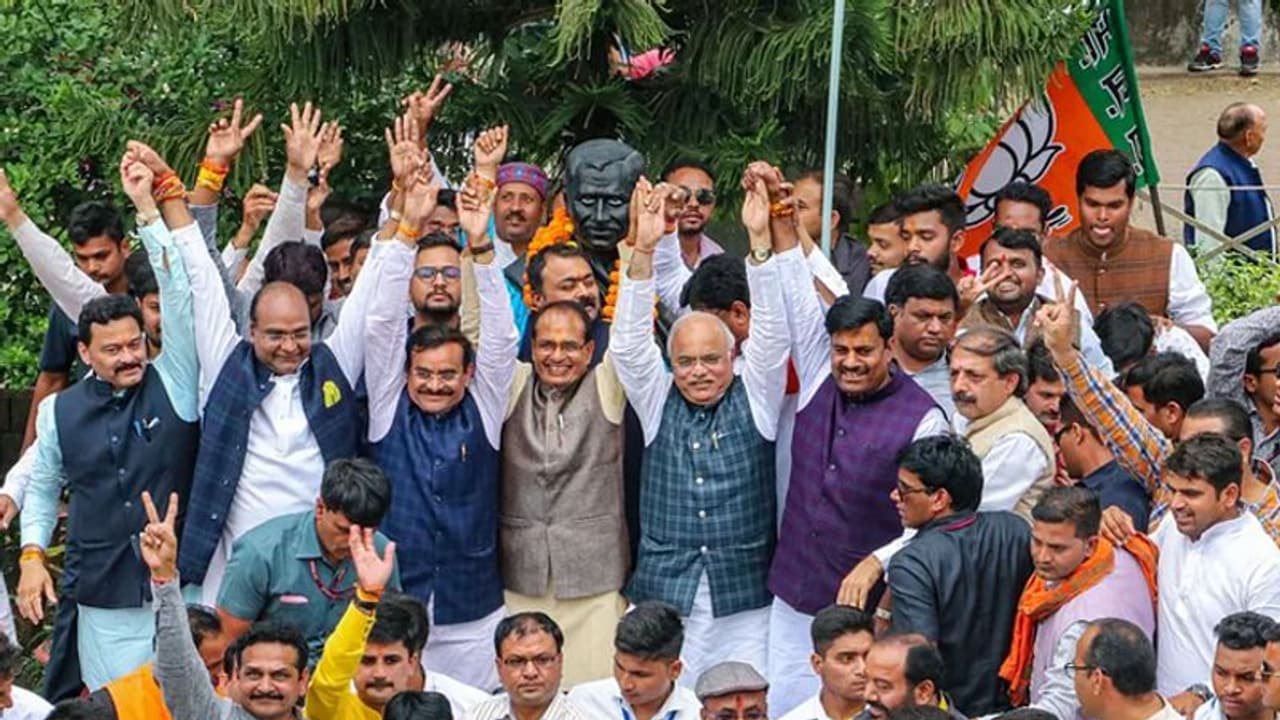 मध्य प्रदेश उपचुनाव : 28 सीटों पर चुनाव की घोषणा हो सकती है, 15 महीने में गिर गई थी कमलनाथ की सरकार मध्य प्रदेश उपचुनाव : 28 सीटों पर चुनाव की घोषणा हो सकती है, 15 महीने में गिर गई थी कमलनाथ की सरकार